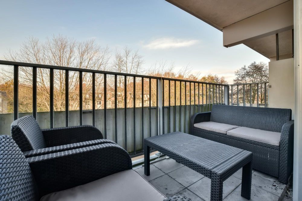 Meble na mały balkon w bloku